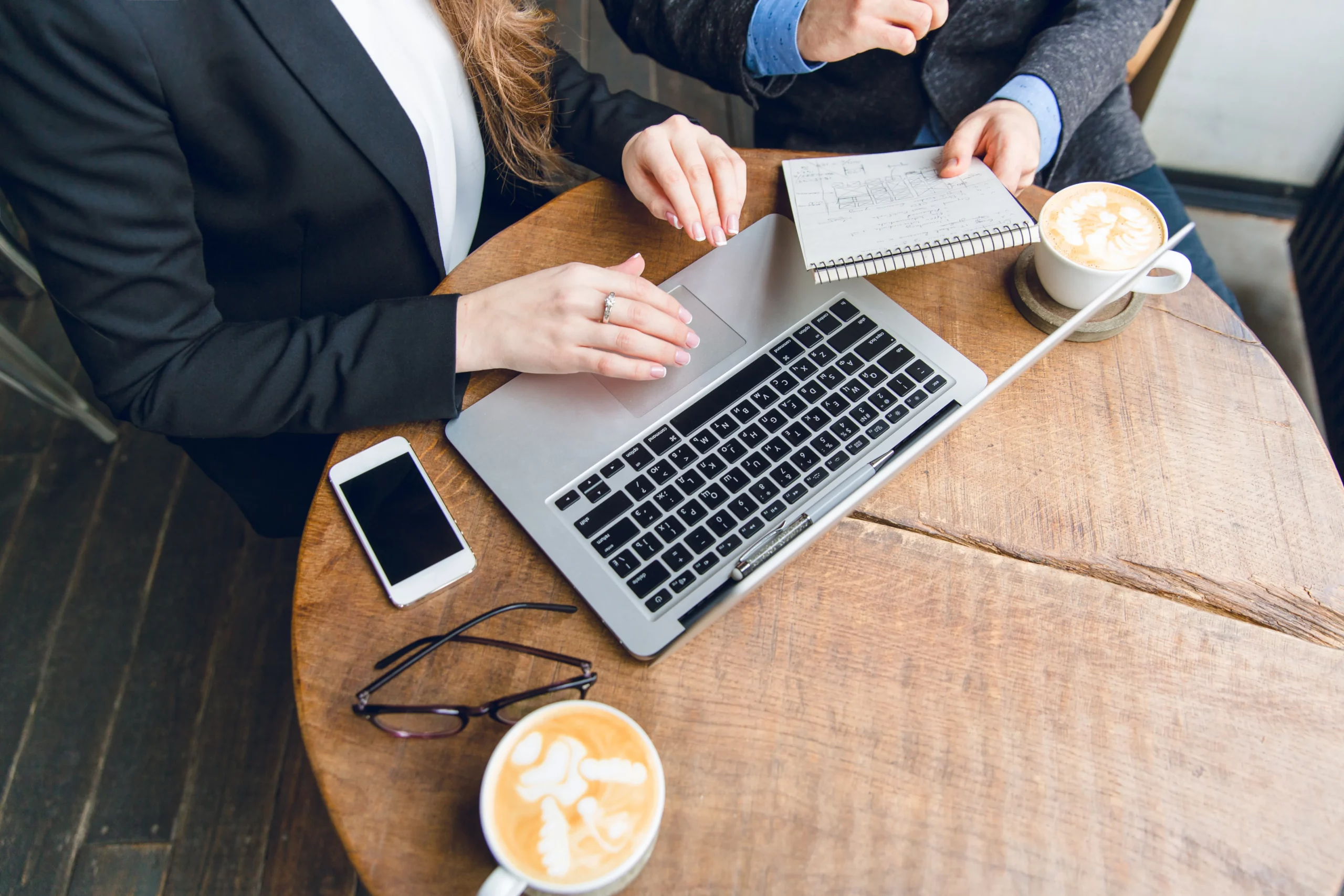 Transformación digital avanzada, cómo la inteligencia artificial redefine la práctica legal y la gestión corporativa